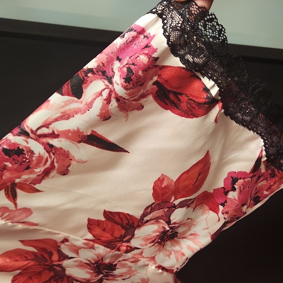 Satin Robe - Picture 2 of 9